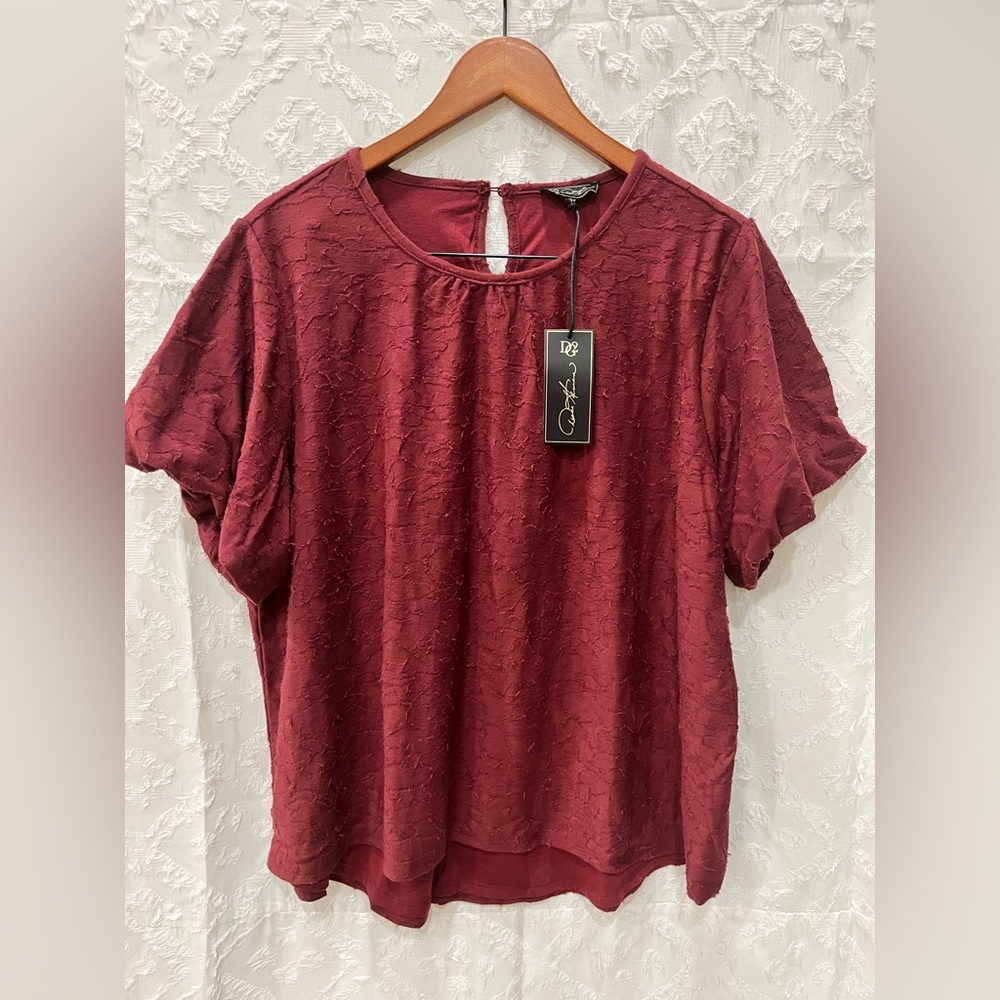 DG2 by Diane Gilman Clipped Jacquard Knit Hi-Low Hem Top Size 1X